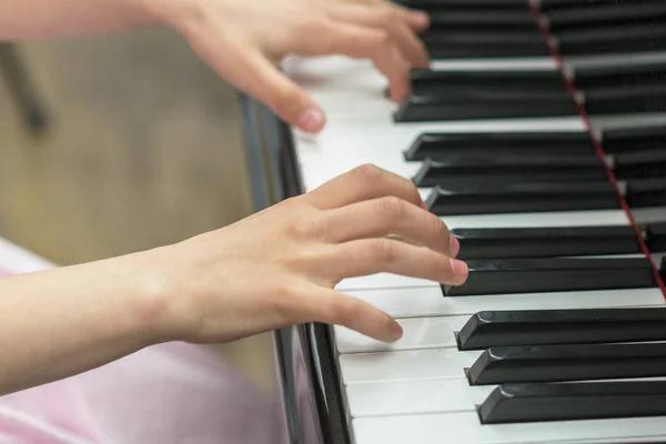 Why Private Piano Lessons Are Essential for Musicians