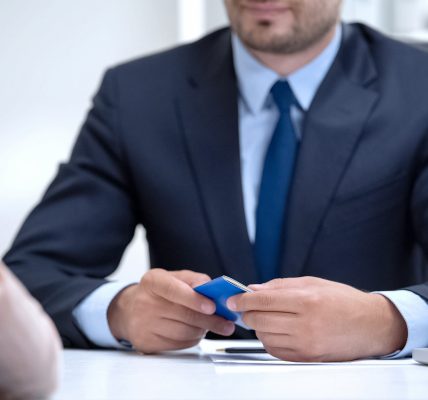 How Immigration Lawyers Help Secure Employment-Based Visas for Skilled Workers