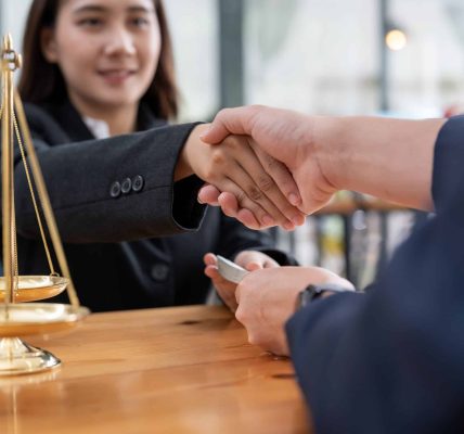 Supportive Family Law Professionals Assisting Clients Through Major Life Changes