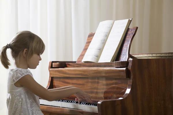 Why Learning Piano Online Is Easier Than Ever in 2026