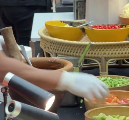 Easy Isaan Style Papaya Salad for Beginners