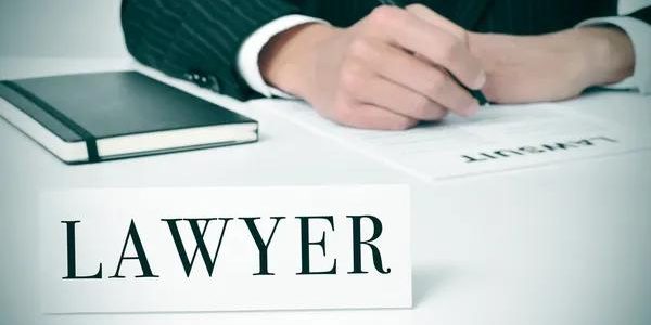 When to Contact a Personal Injury Lawyer Immediately