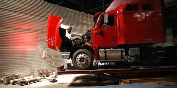 Semi Truck Repair Jackson for Engine and Brake Issues
