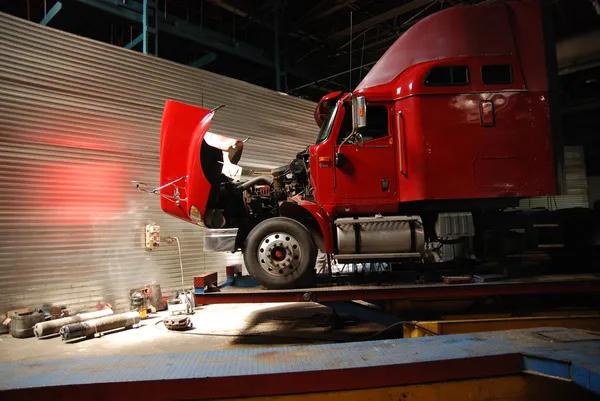 Semi Truck Repair Jackson for Engine and Brake Issues