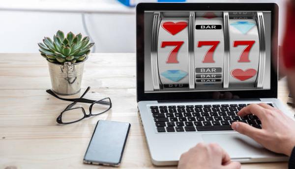 Enjoy Real Money Action with Poker Online Casino Games