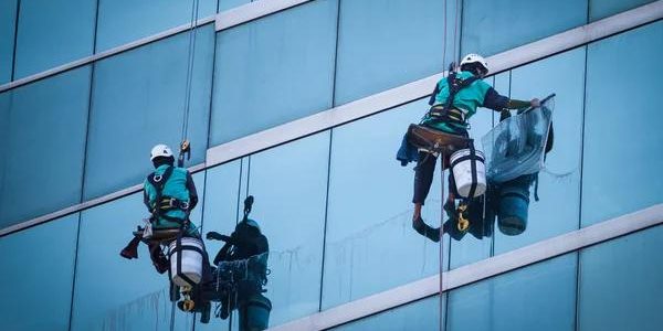 Best Window Cleaning Techniques for Homes and Commercial Buildings