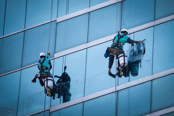 Best Window Cleaning Techniques for Homes and Commercial Buildings
