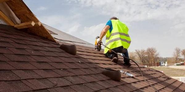 Ways Roofing Companies Help Homeowners Get Ready for Rainy Seasons