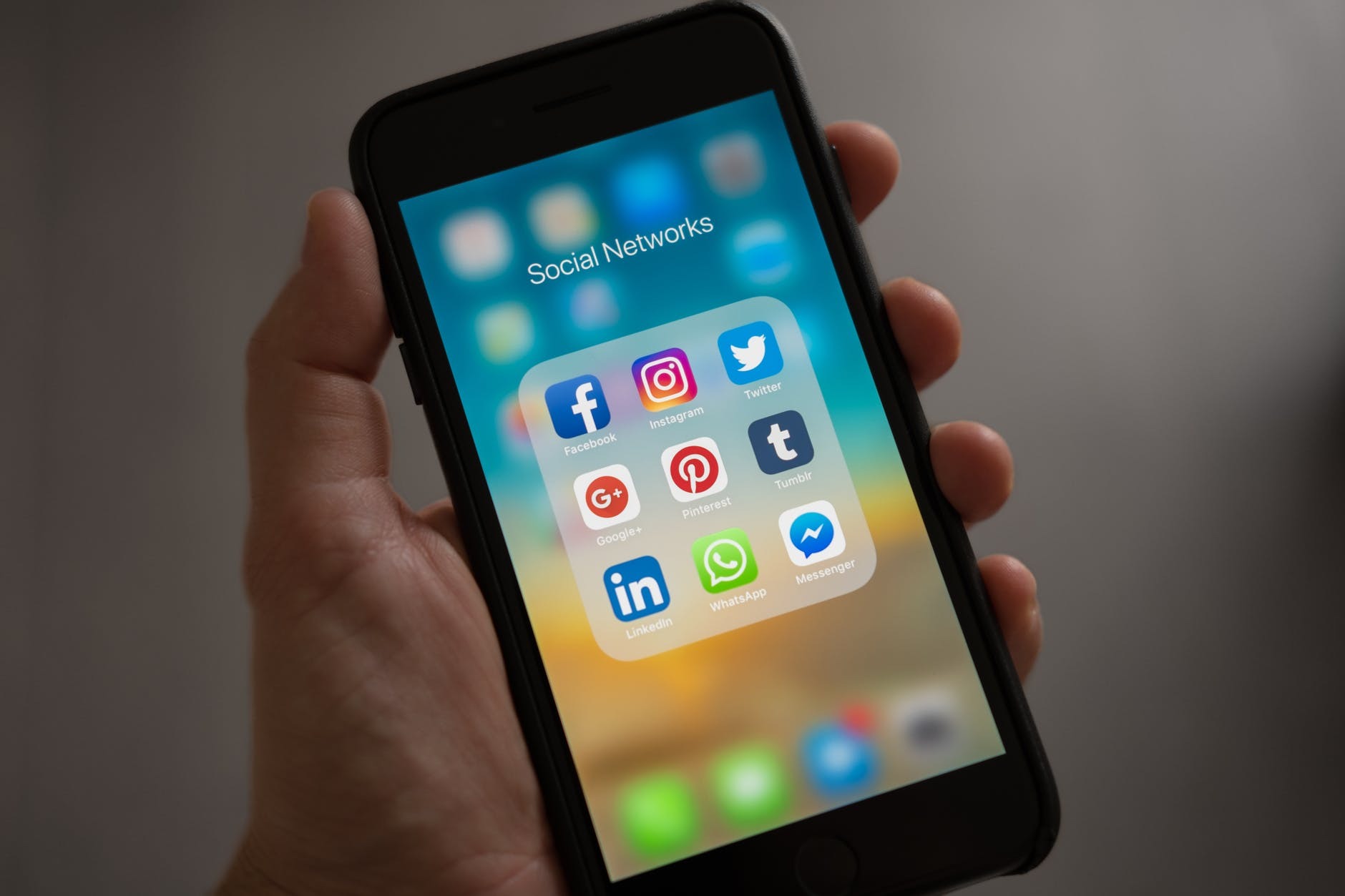 Finding the SMM World official Website for Social Media Services